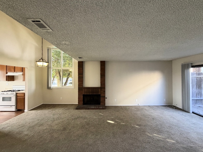 Building Photo - 510 Silverwood Ave