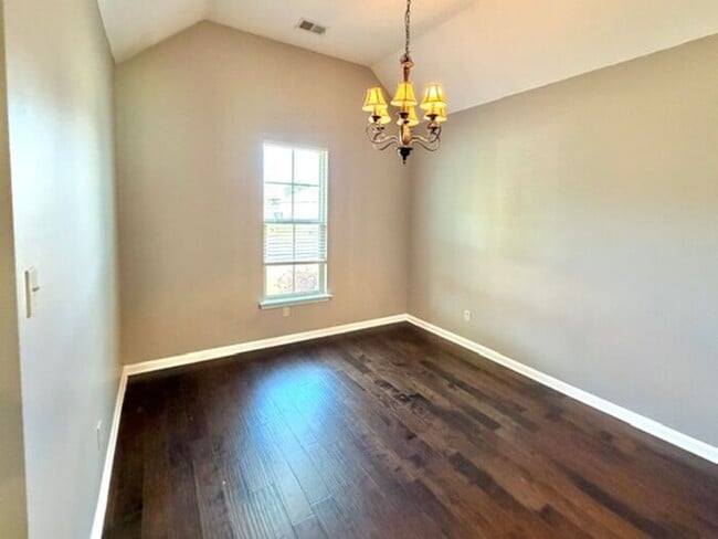 Building Photo - Now Leasing a 4-bedroom 2 bath home in Olive Branch, MS