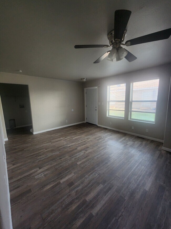 Building Photo - 114 N Wild Horse St