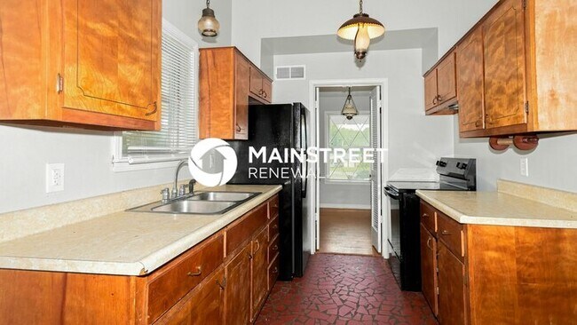 Building Photo - 3 Bedroom Pet-Friendly Home in Memphis, TN with Main Street Renewal