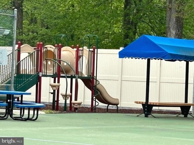 Building Photo - 14 Cheverny Ct