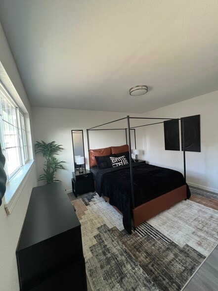 Building Photo - 750 Sheridan St