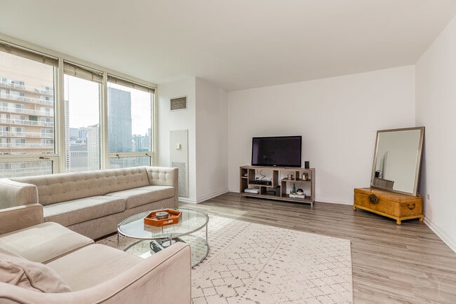 Building Photo - 33 W Ontario St