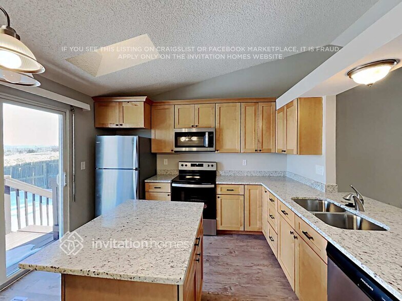 Building Photo - 5940 S Oak Way