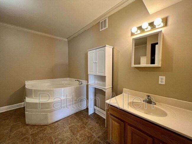 Building Photo - 5 Robert Allman Rd