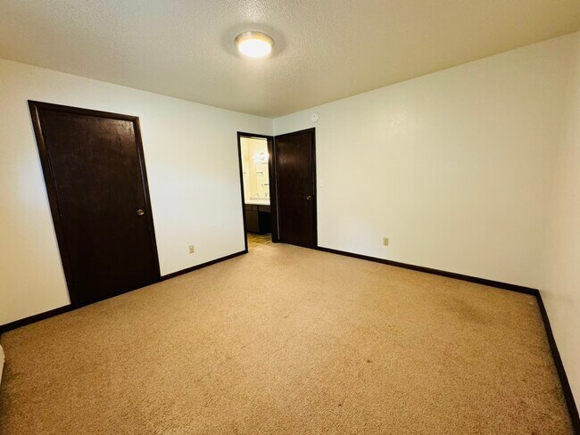 Building Photo - 429