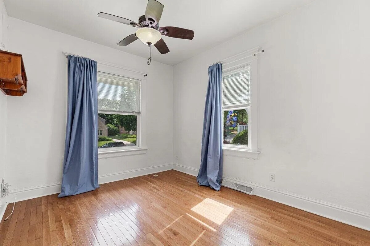 Front Bedroom - 1052 Poplar St