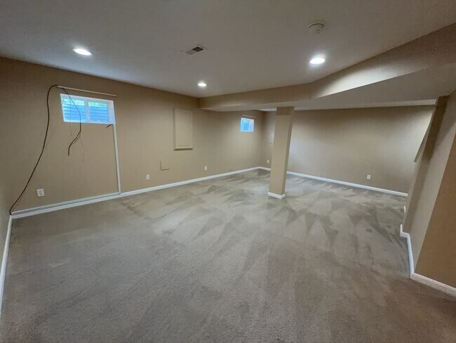 Building Photo - 5095 Oak Creek Trail