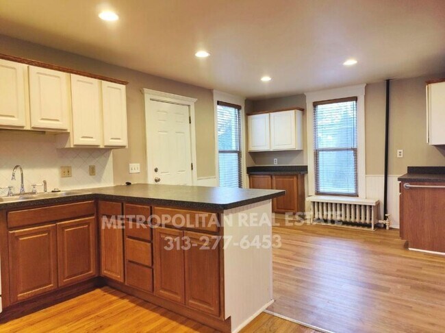 Building Photo - 205 Cedar St