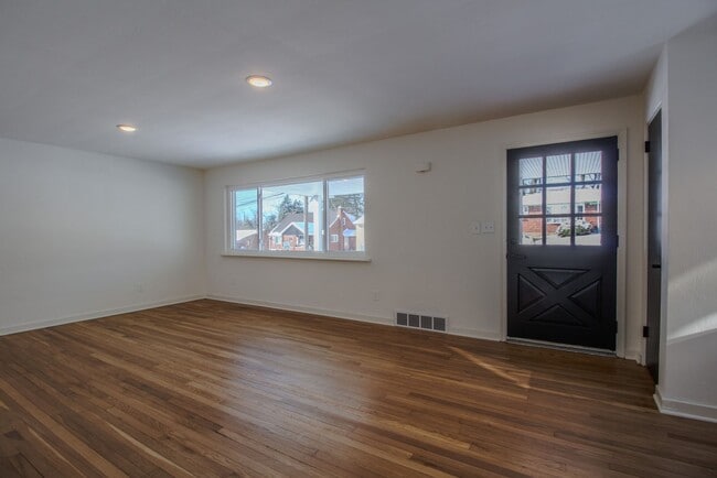 Building Photo - AVAILABLE APRIL 1ST! Do not miss this STUNNING 3-bedroom in Penn Hills!