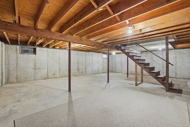 Building Photo - 17 Circle Rd