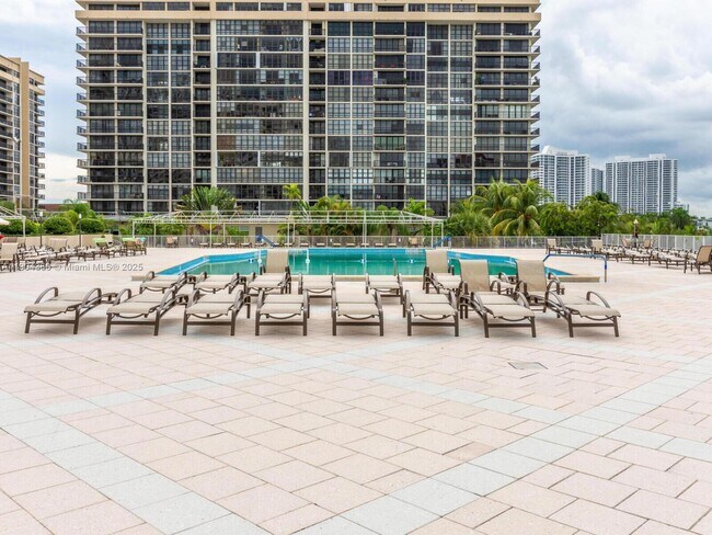 Building Photo - 1985 S Ocean Dr