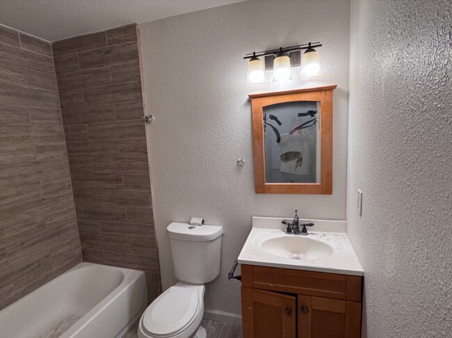 Building Photo - 240 Wheeler Ave SE