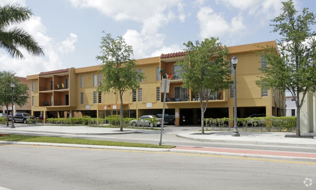 Building Photo - Green Tree Apartments