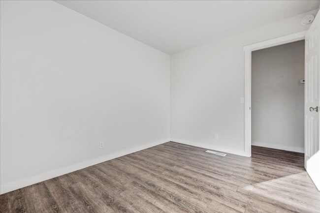 Building Photo - December MOVE IN SPECIAL $500 Off First Months Rent!