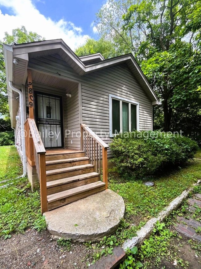 Building Photo - 2809 Eddy St