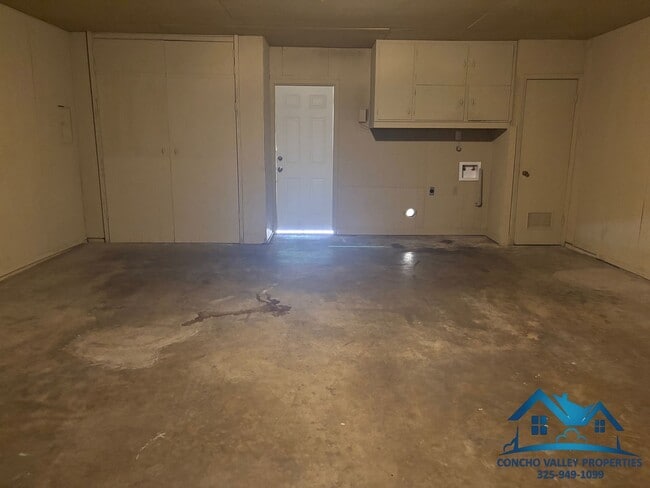 Building Photo - For Rent - 4 Bed/2 Bath near ASU