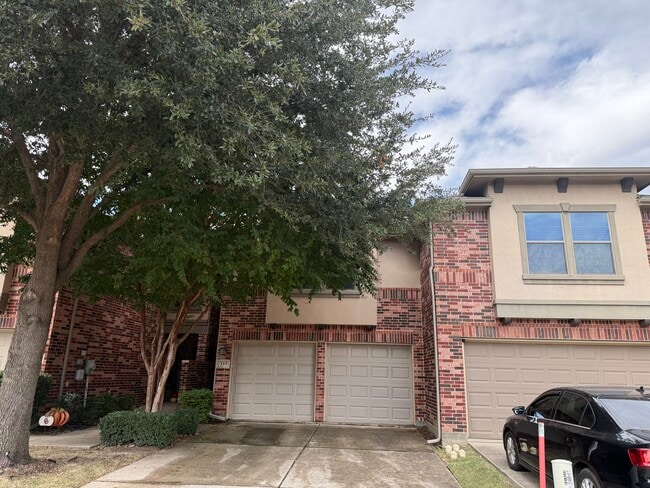 Building Photo - 333 Phoebe Dr