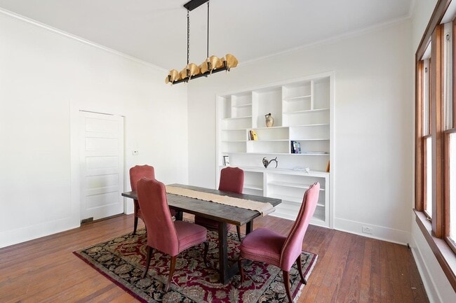 Building Photo - 603 E Losoya St