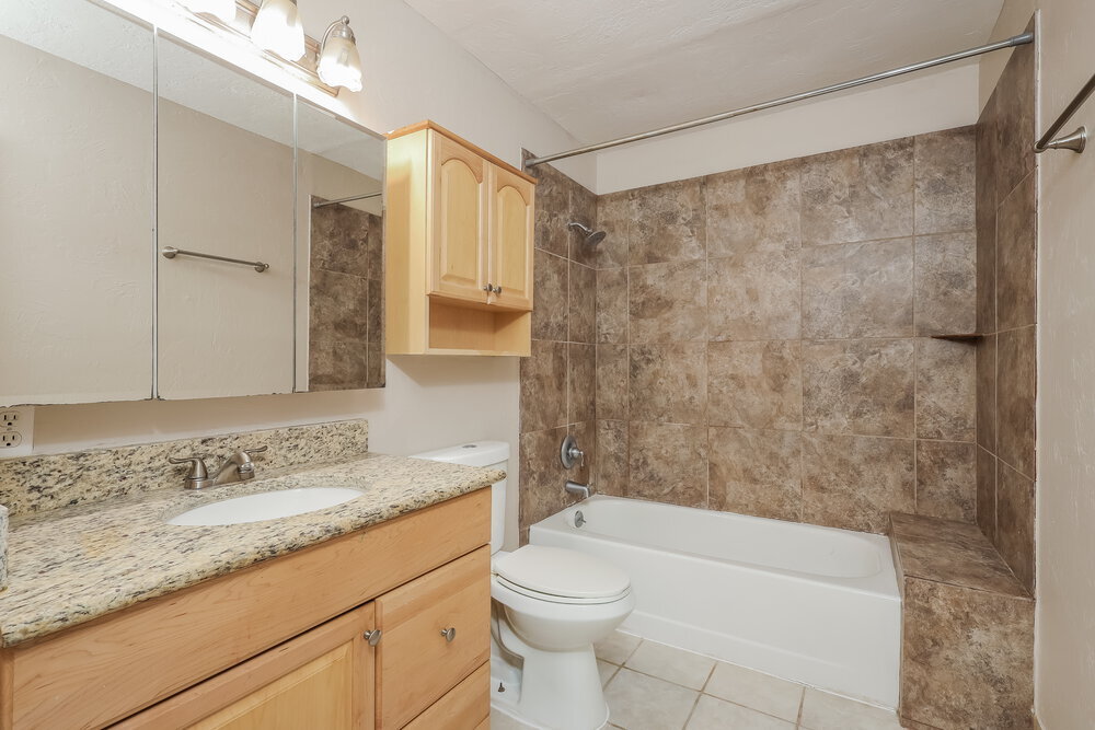 Building Photo - 10117 S Land Ave