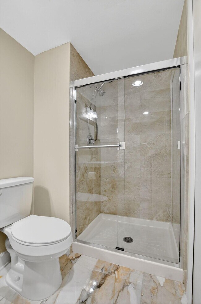 Building Photo - 9268 Vista Del Lago