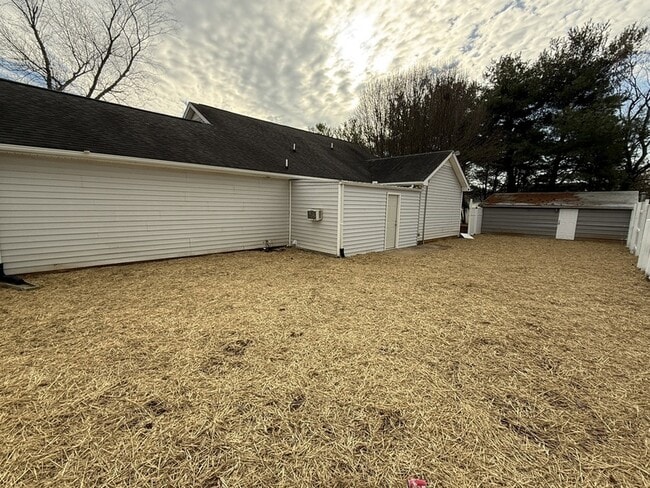 Building Photo - 1730 Azure Way