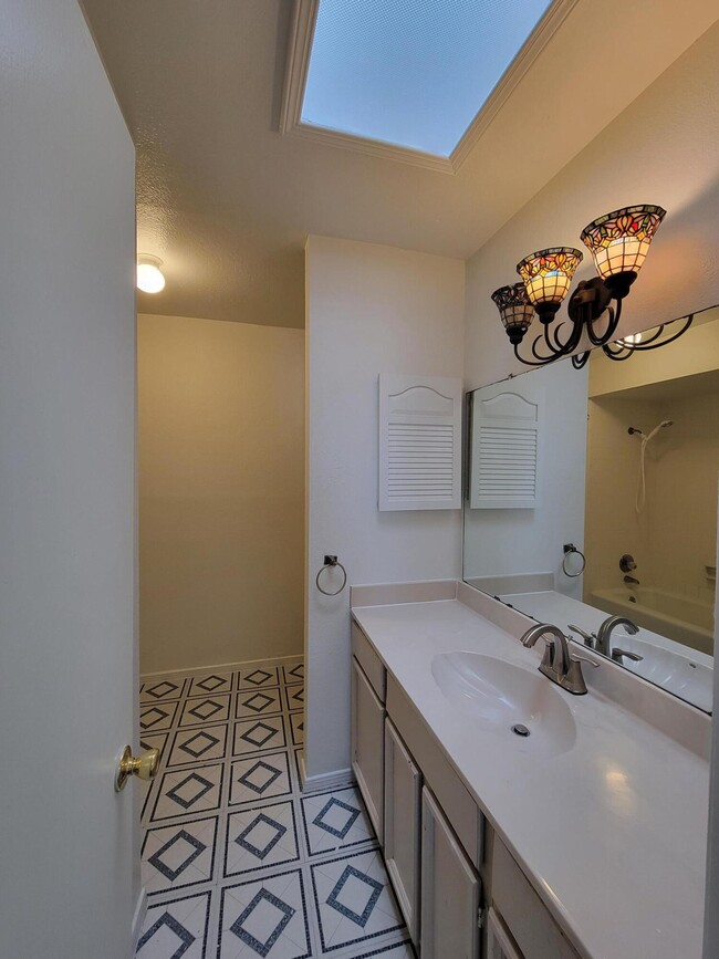Building Photo - 7716 Iroquois Dr