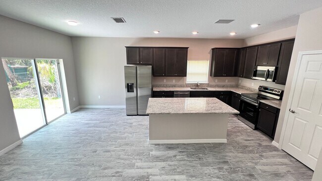 Building Photo - Spacious 3-Bedroom Home with Garage & Pati...