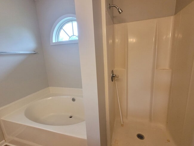 Building Photo - LVP floors, Large Yard!  3 BRM, 2 BHs, Double Garage!