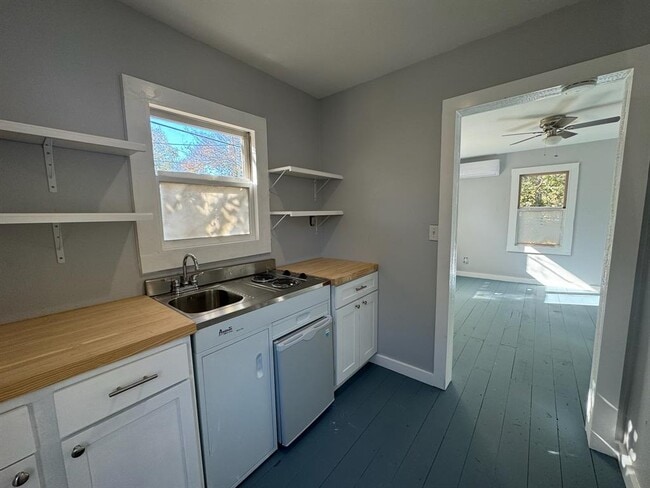 Building Photo - 511 Main St