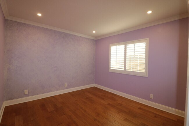Building Photo - Beautiful West Hills Pool Home For Lease!
