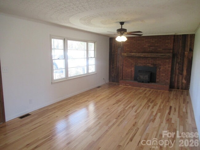 Building Photo - 1330 Davis Rd