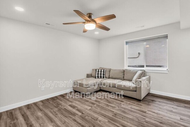 Building Photo - 1432 E Daylily Ct