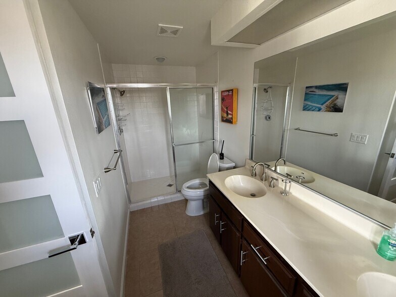 Bath 2 - 255 S Avenida Caballeros