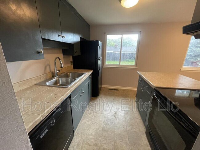 Building Photo - 1219 Whitehouse Dr