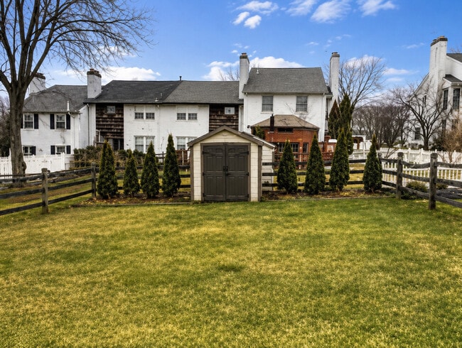 Building Photo - 118 Henning Dr