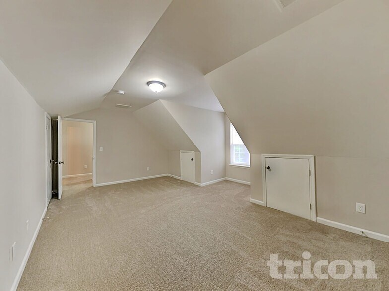 Building Photo - 6238 Dumont Ln