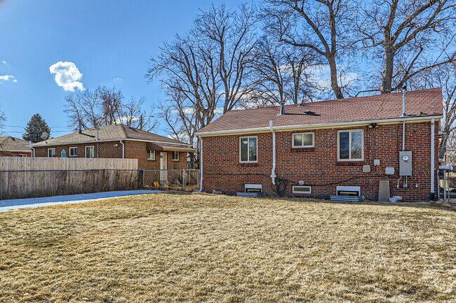 Building Photo - 3264 Niagara St