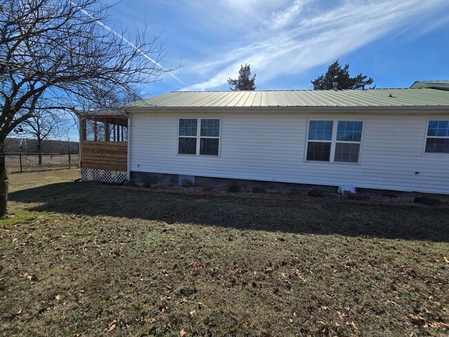 Building Photo - Remodeled 3 bed 2 bath home in Asher!