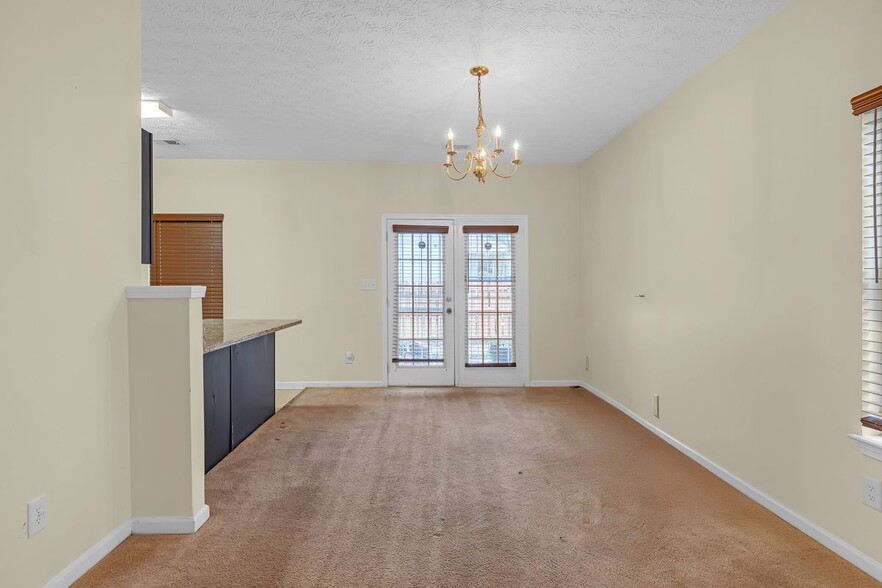 Building Photo - 5475 Hampton Ct