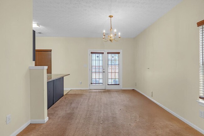 Building Photo - 5475 Hampton Ct