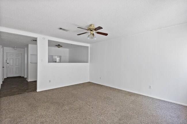 Building Photo - 3923 Old Oaks Dr