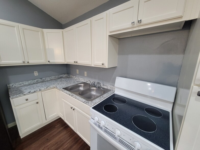 Kitchen - 16511 W Sandy Meadows Dr