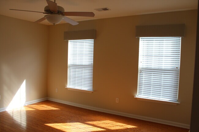 Building Photo - 4648 Fringetree Dr