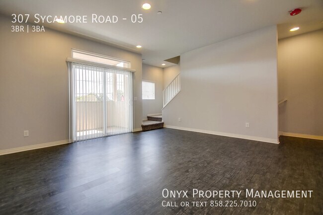 Building Photo - $1,000 off first month’s  rent! Newer Town...