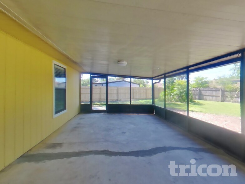 Building Photo - 4739 Harpers Ferry Ln