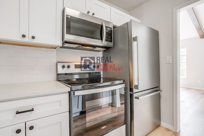 Building Photo - Stylish 1 Bed 1 Bath - Great Location
