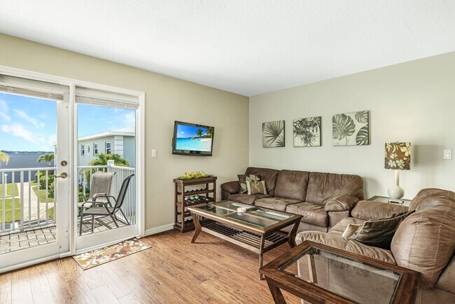Building Photo - Palms at Waters Edge 3336-J8