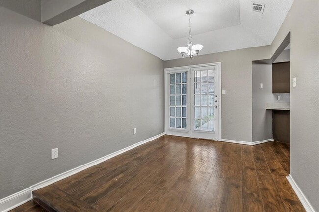 Building Photo - 808 Custer St