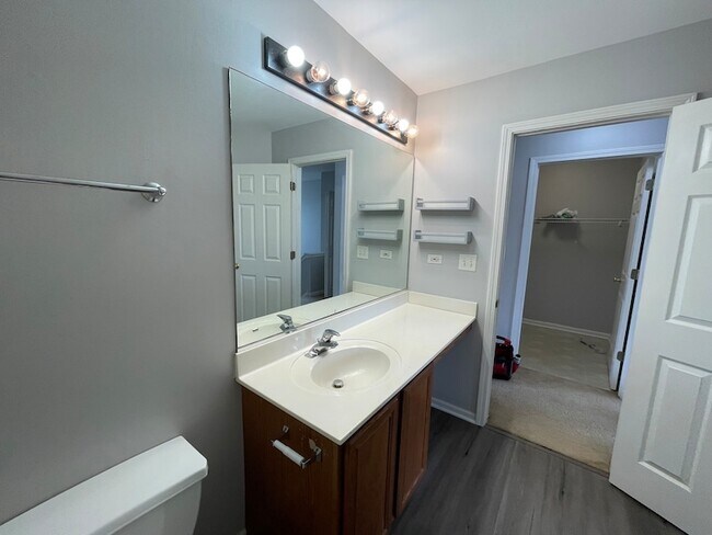 Building Photo - 1624 Fieldstone Dr N